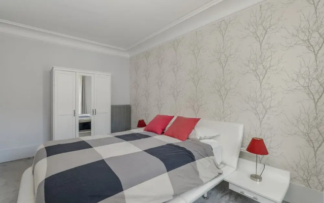 Luxury 4 Bed Residence - Next to Arc de Triomphe