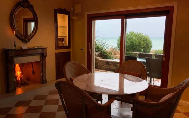 Lake Front Luxury Suites (Adults Only)