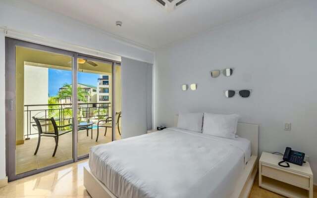 Beautiful 1BR Condo w Large Balcony in Palm Beach