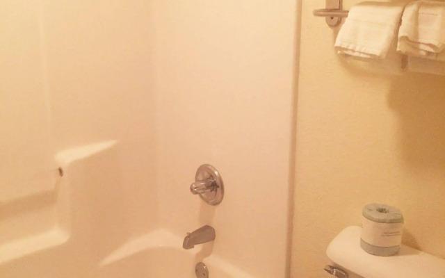 Motel 6 Portland, IN