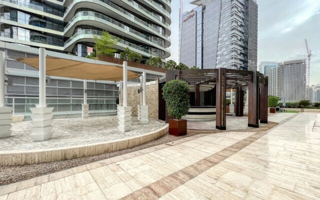 Amazing 1 BR Apartment Damac Mall Street