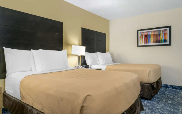 Quality Inn and Suites Livonia