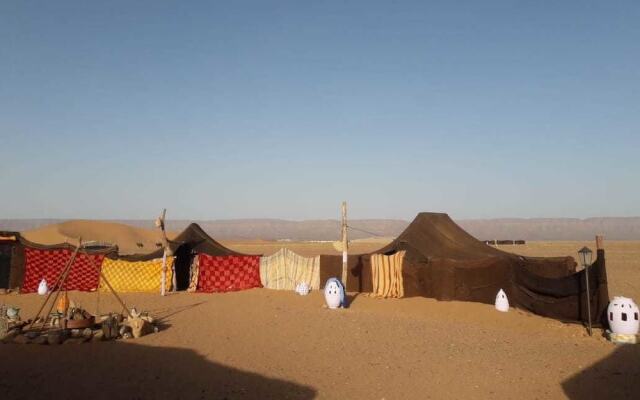 Bivouac Les Dunes De Tinfou