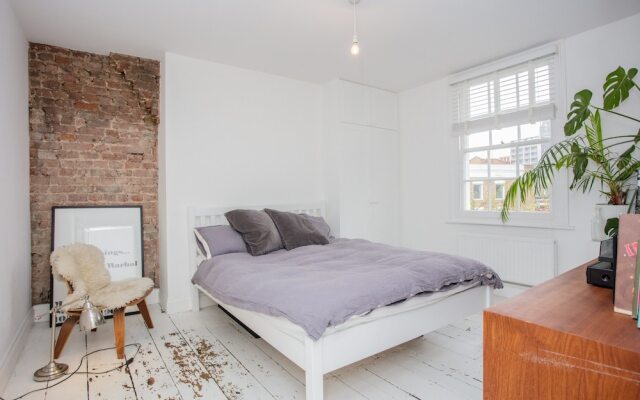 Stunning 2 Bedroom House in De Beauvoir Town