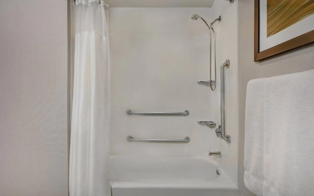 Courtyard by Marriott Republic Aprt Long Island/Farmingdale