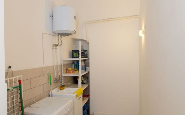 Travel & Stay - Parione