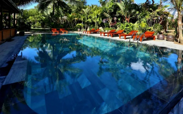 La Paloma Resort