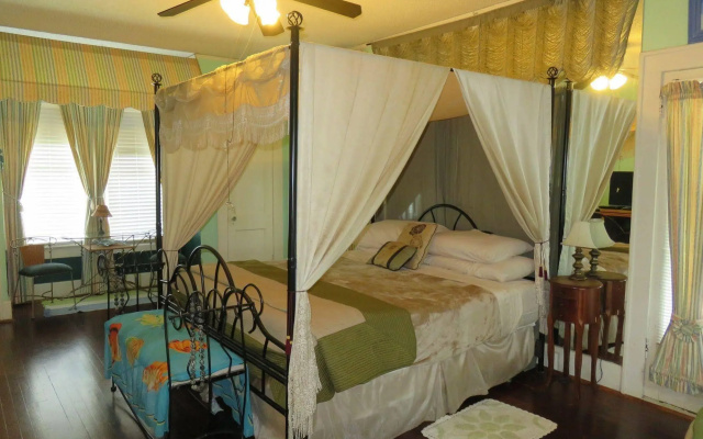 Avenue O Bed & Breakfast