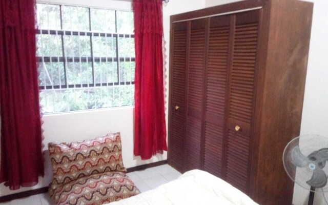 Caye Manje Holiday Lodge