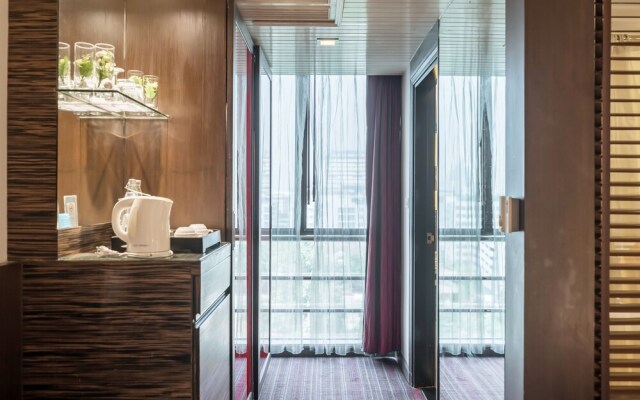 Maroon Infinity Residence by Favstay