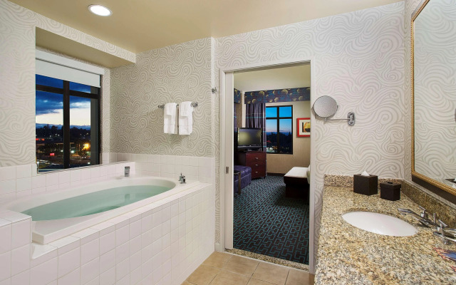 Juniper Hotel Cupertino, Curio Collection by Hilton