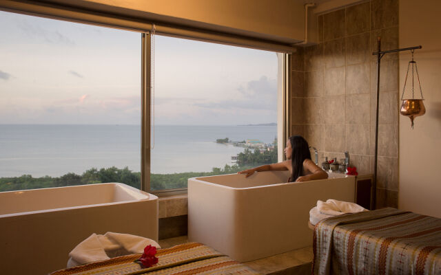 Palasia Hotel Palau