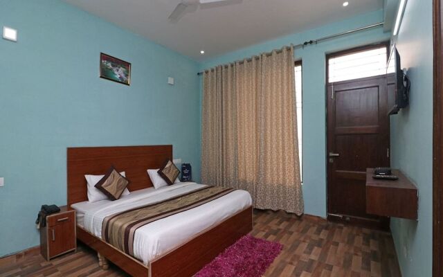 OYO 11520 Galaxy Paradise