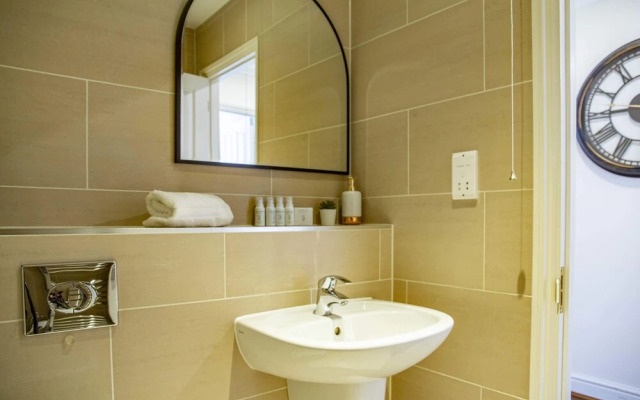 Charming Charing Cross Flat