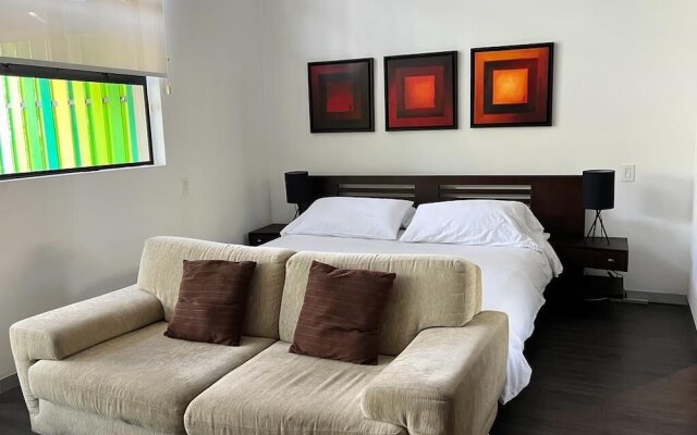 BEE Suites Santa Ana