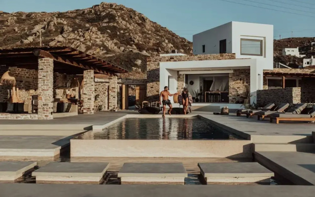 Villa Anamnisis With 5 Bedrooms and 5 5 Bathrooms