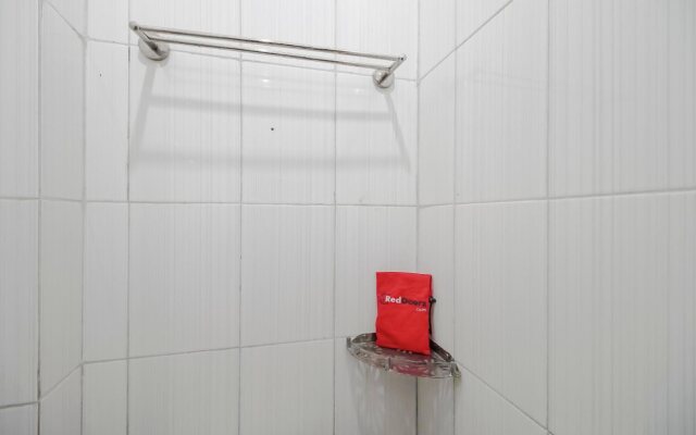 RedDoorz near Mall Panakkukang 3