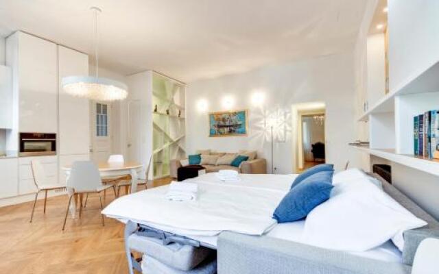 Central and Luxurious Beethovnova Apartment