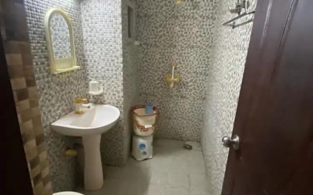 Narayani Guest House By GRB