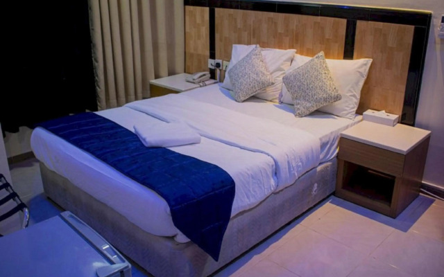 OYO 1118 Sharjah Plaza Hotel