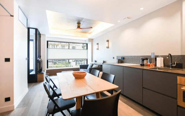 Modern Family Apartment Next To The Eiffel Tower