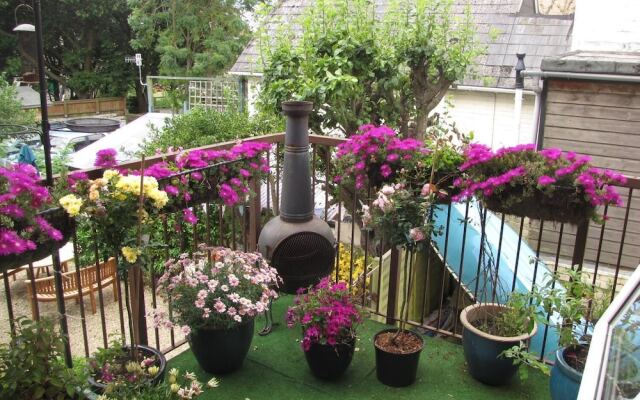 Ashmira Guest House