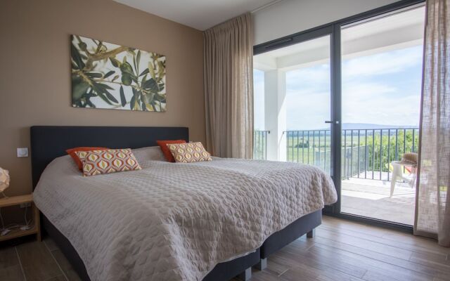 Modern Villa in Azille with Private Pool and Jacuzzi