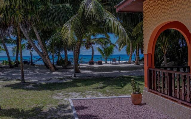 Anse Kerlan Beach Chalets