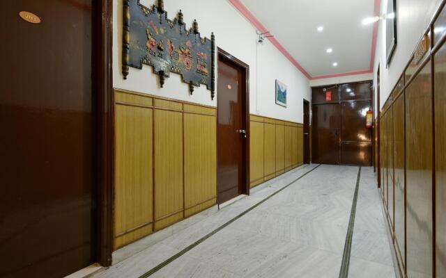 OYO 9963 Hotel Raja Palace