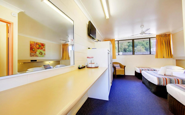 Raintree Motel – Guest Rooms – Cluden