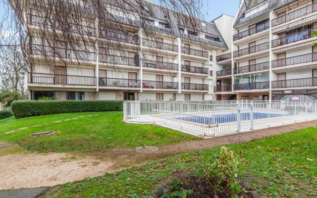 Charming 1br with balcony & pool nearby Trouville-sur-Mer station - Welkeys