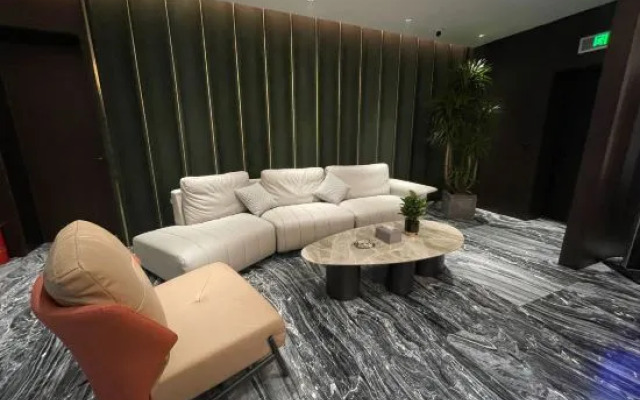 Yueshui Lanting Smart Hotel (Yuan Yongnian New Century Tianzhu Square)