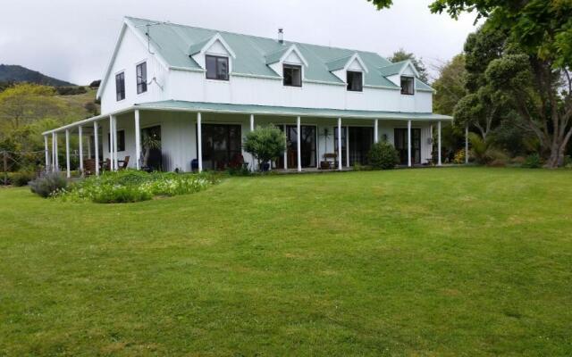 Jacaranda Lodge