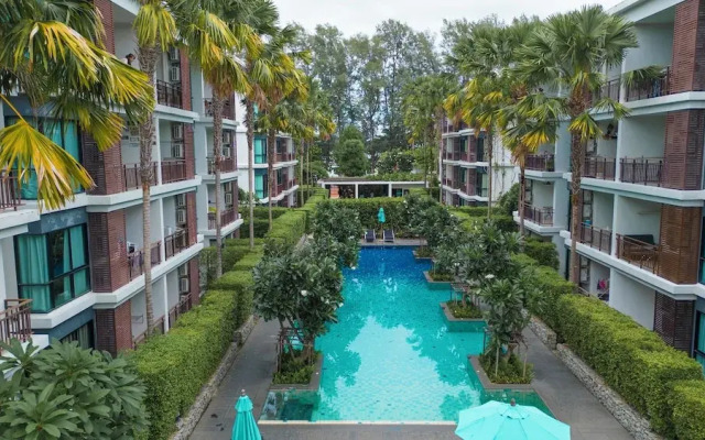 Chic Condo Just 100m from the Shore c130
