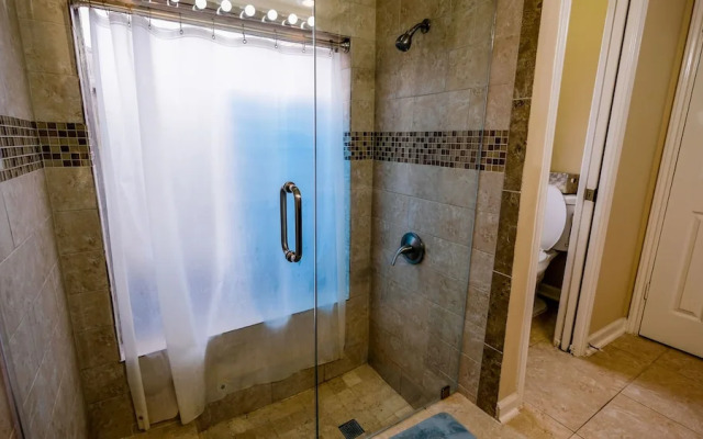 3Bdrm 2.5Bath 6Beds - Pool House