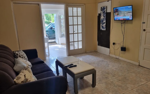 Csompo Empire one bedroom apt