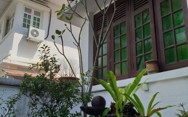 Reflection Cottage Guest House & Café