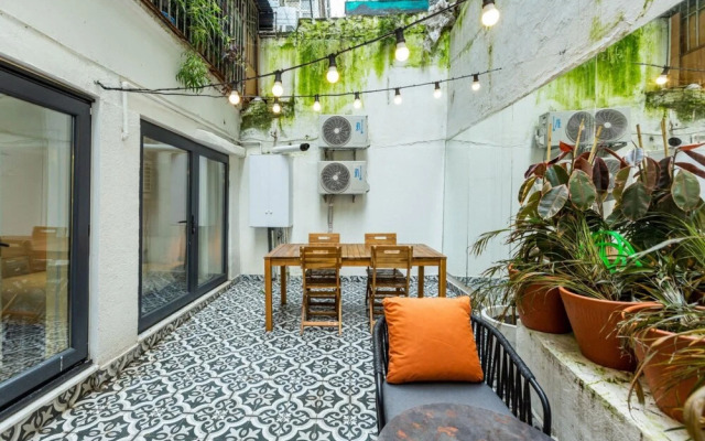 Flat 5 Min to Taksim With Backyard in Cihangir