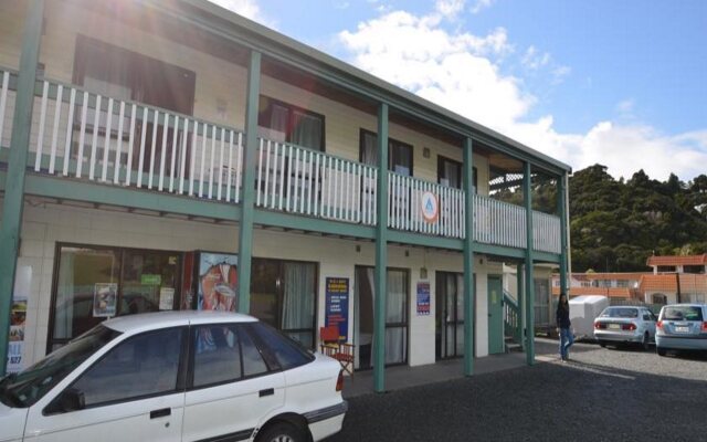 Bay of Islands Lodge - Hostel