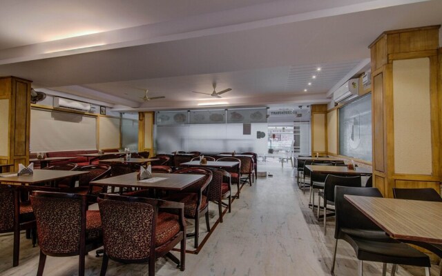 Oyo 14323 Anupama Hotel