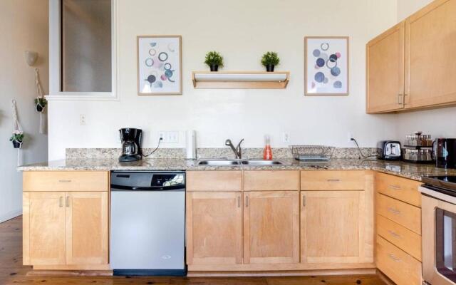 Trifecta 2BR Modern & Spacious Superhost