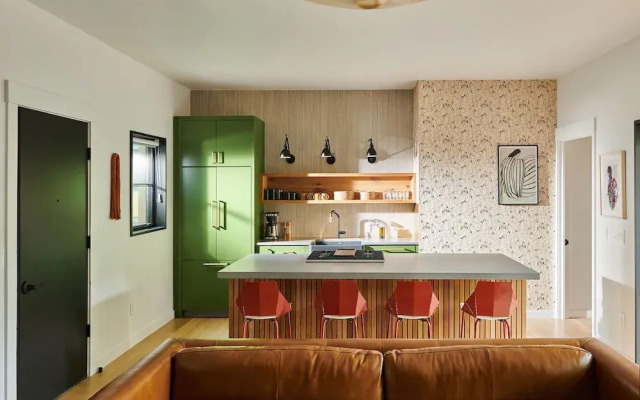 Woodstock Way Hotel