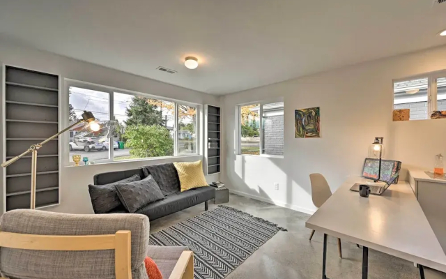 Bright Seattle Cottage w/ Private Backyard Access!