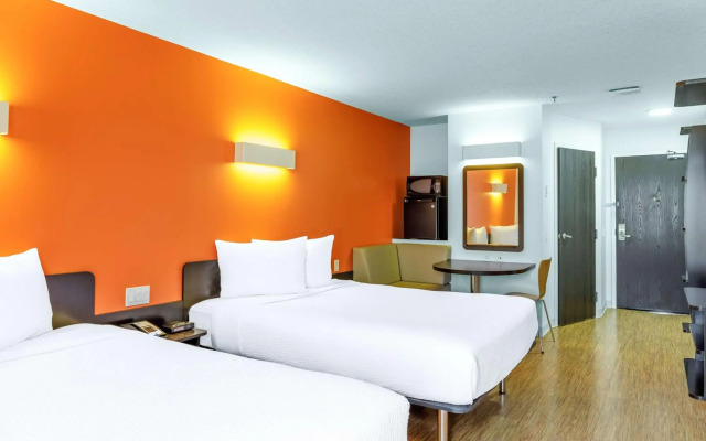 Motel 6 Swift Current, SK