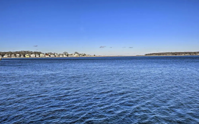 Quaint DT Greenport Apt - 2 Mi to Shelter Island!