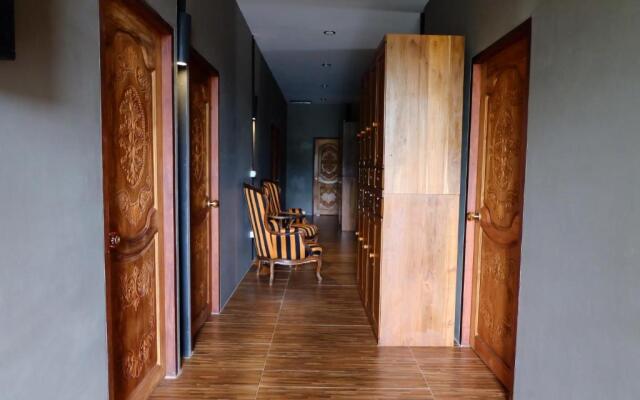 Bloom Cafe & Hostel Lipe