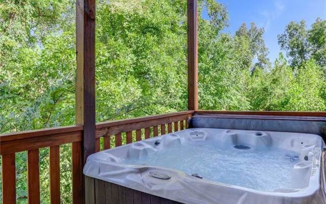 Splash of Moonshine - Two Bedroom Cabin