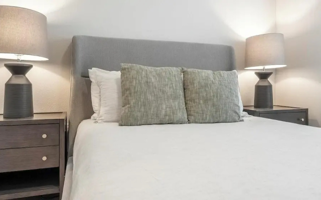 Landing Apartments near Navarro ISD