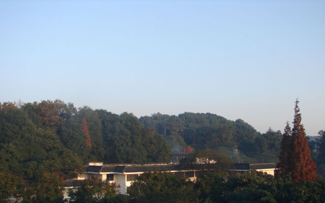 Mount Emei Happy Hotel