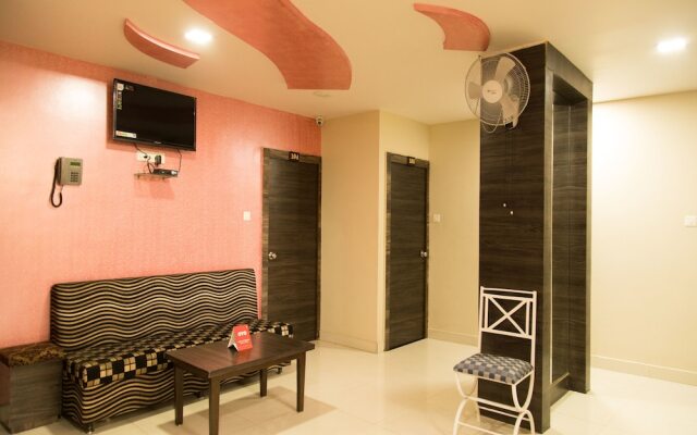 OYO 10365 Hotel RR